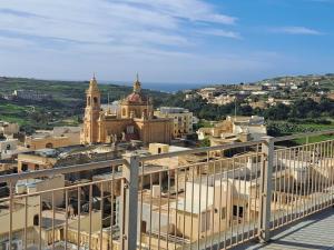 Cosy Penthouse Close to Victoria Center