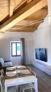 SUITE Rosso Conero - Le Grotte Rooms And Apartments