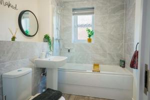 Spacious 2 Bed 2 Bath Apartment in Peterborough with 2 Parking Spaces