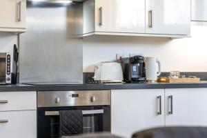 LuxuryStayLong-Sleeps6-FreeParking-FreeGym-Terrace