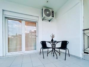 ITHACA 3rd floor apartment with a view