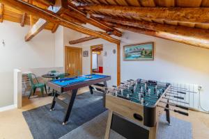Villa Familiar l Piscina I Cine l Bbq l Sala de Juegos I 6min Segovia I 50min Madrid I 17 px