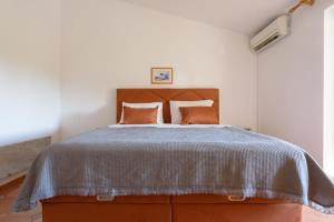 Apartment Gašpar 2 with terrace near the beach