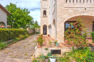 Apartment Gašpar 2 with terrace near the beach