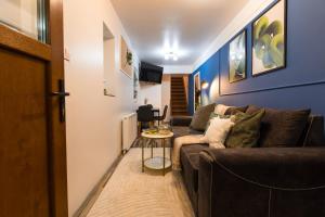 Central 2-Bedroom House with Shared Courtyard