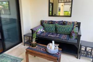 2Bed Villa - Sleeps 4 - Poolside Wifi Near Beach