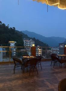 Hotel the shore by Trindra Hospitality