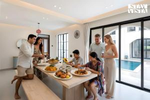 StayVista at Roźe Home with Open Terrace, Pool & Pet Friendly