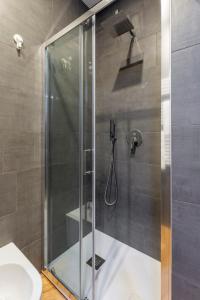 B Home - Modern Elegance for 4 People