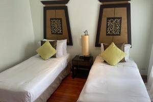 3Bed Villa - Sleeps 6 - Pool Garden Balcony