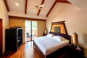 3Bed Villa - Sleeps 6 - Pool Garden Balcony