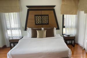 3Bed Villa - Sleeps 6 - Pool Garden Balcony