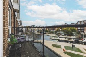 Elegant 2 BDR 2 Bath Apartment with Canal Views