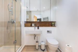 Elegant 2 BDR 2 Bath Apartment with Canal Views