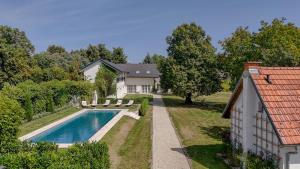 Luxus Villa mit großem Pool Alleinlage Nähe Graz
