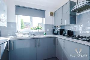 Cosy 3BDR House By Vista Stays Short Lets & Serviced Accommodation Manchester With PS4 and Parking