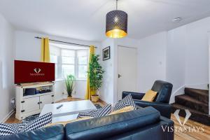 Cosy 3BDR House By Vista Stays Short Lets & Serviced Accommodation Manchester With PS4 and Parking