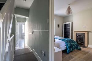 Flat 143C Iffley Road by CheckInCheckOut