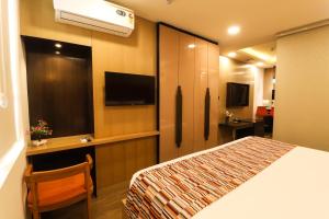 AR Suites Sohna Road
