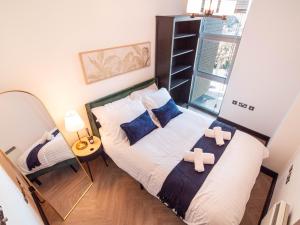 Central Leeds Apartment with Balcony Sleeps 6 Near LGI
