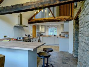 3 Bed in Llandefalle 93680