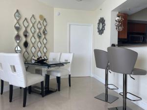 Luxurious 2BD Condo with Direct Ocean Views & Resort Pool in Sunny Isles