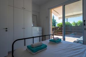 A Central Two Bedroom Pool-Side Apartment in Paphos