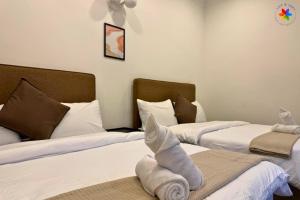 25P Muji Black & White Kajang Villa with 100" TV