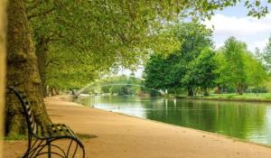 Stylish Duplex Apartment, Sleeps 2, Bedford