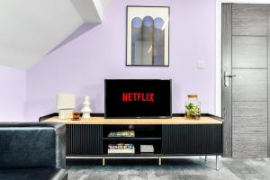 Stylish Duplex Apartment, Sleeps 2, Bedford