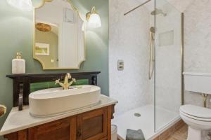 Enchanting One-Bedroom Cottage Hideaway in Windsor - By Tempstay