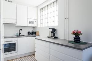 1BR Apartments next to Railway Station, Free Parking, Balcony