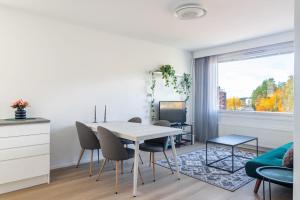 Central 1BR Apartment with Balcony & Free Parking