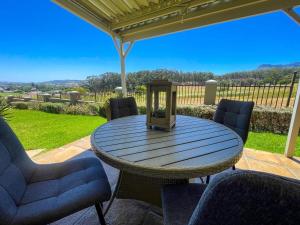 Spacious mountain-view haven