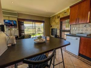 Spacious mountain-view haven