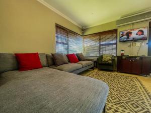 Spacious mountain-view haven