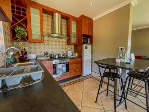 Spacious mountain-view haven