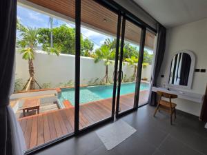 Serenity Nirvana Palace- Pool, Kichen, Deluxe & Dorm Rooms Near Uluwatu