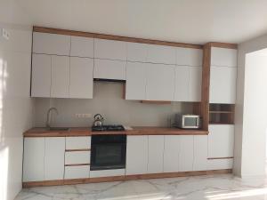 Sweet Dream біля ЖД