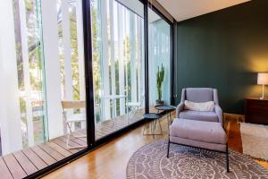 Capitalia Elegant Loft with Urban Energy