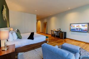 Capitalia Elegant Loft with Urban Energy