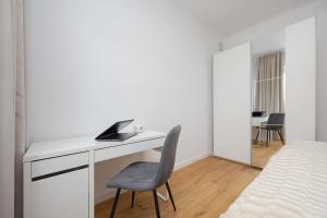 Bright Apartament Młynarska Perfect for Remote Work by Noclegi Renters