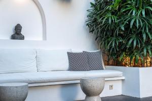 Tropical 3BR Villa with Pool and Rooftop Near Pererenan