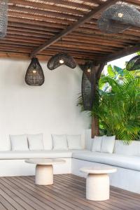 Tropical 3BR Villa with Pool and Rooftop Near Pererenan