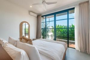 Tropical 3BR Villa with Pool and Rooftop Near Pererenan