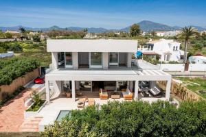 Villa Adelfa - Beachside Modern Villa in Marbella
