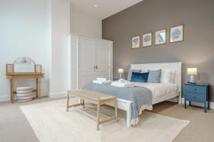 Hidden GEM Cottage Central with Parking