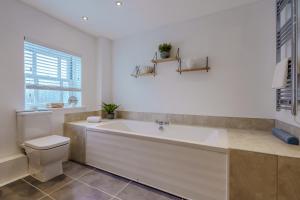 Hidden GEM Cottage Central with Parking