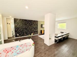 Les Suites Bisous Metz - Jacuzzi & Private Sauna