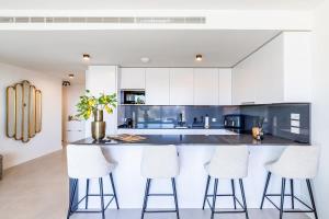 Luxury 2BD Flat - Pools - Parking - Spa - Gym